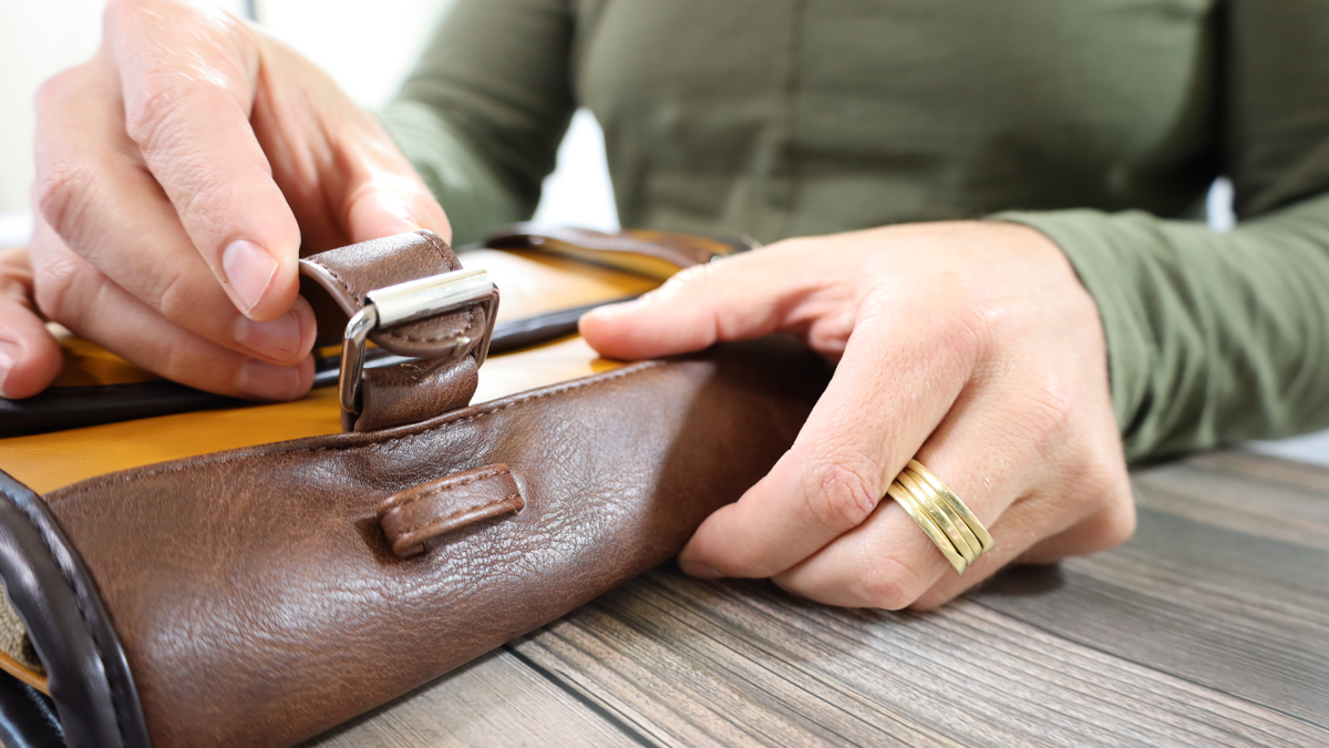 The Hanging Toiletry Bag - Vetelli